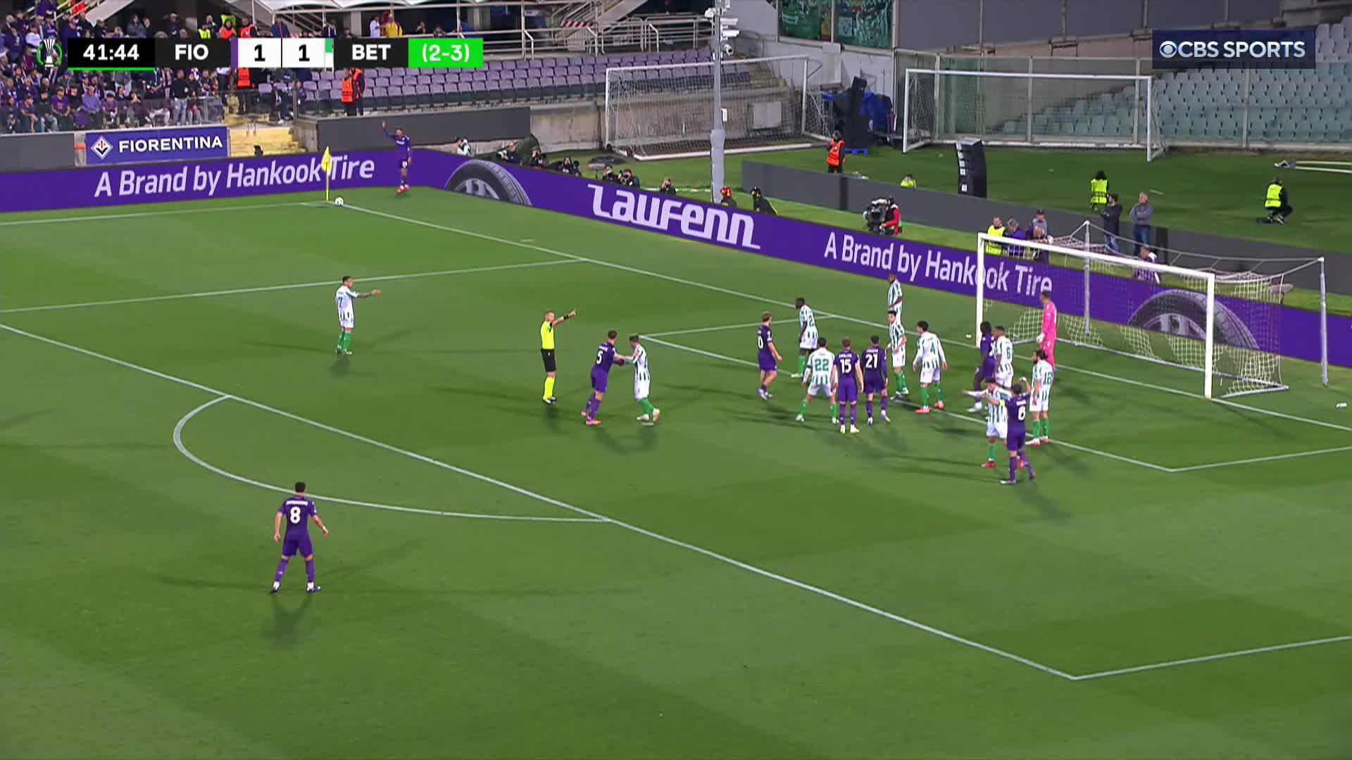 FIORENTINA HAVE TURNED IT AROUND 🔥Robin Gosens nods in a brace to bring it level at 3-3 on aggregate 🟣