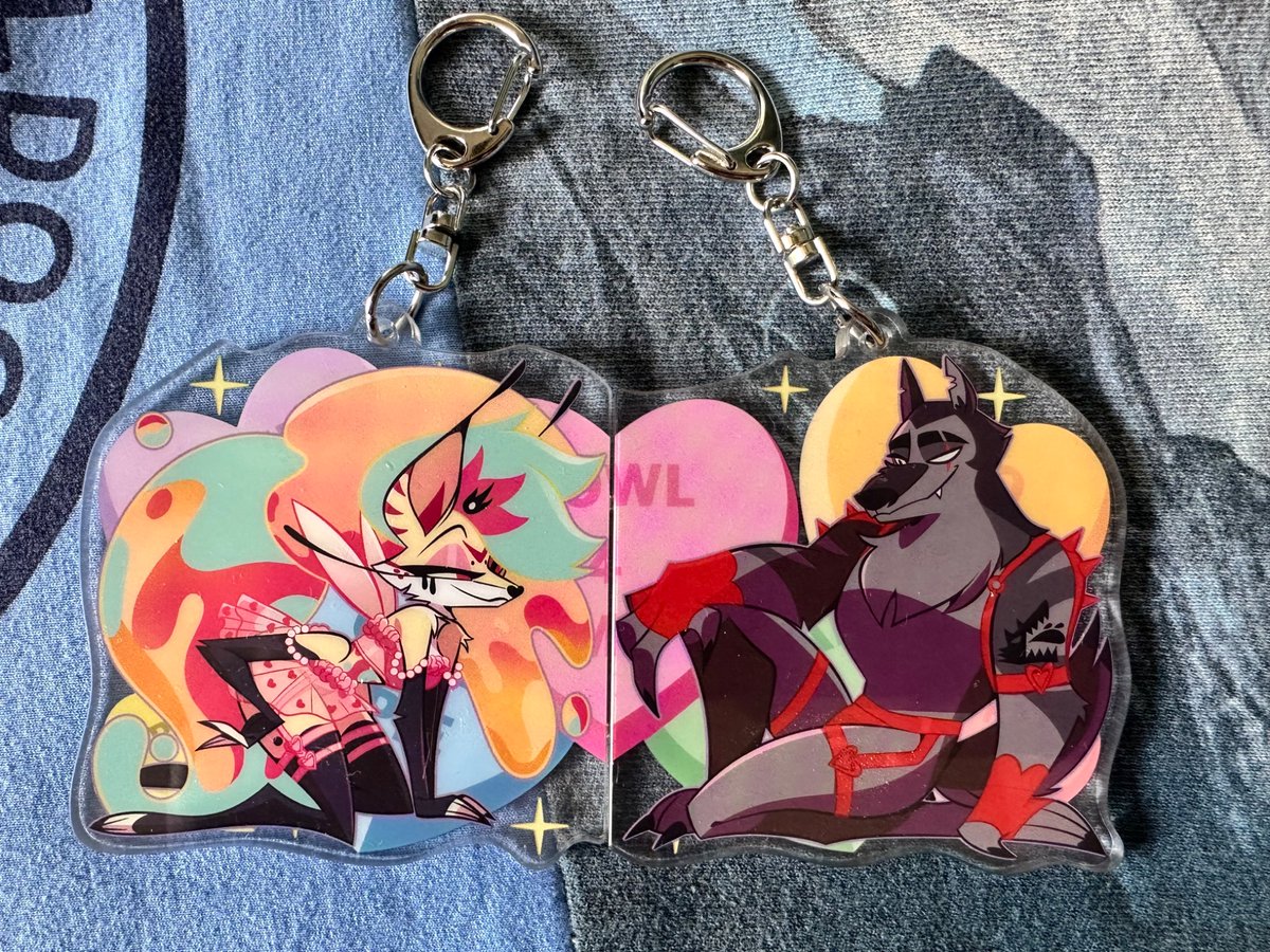 Wolfboy90210's tweet photo. My #HoneyHound / #Beetex ship merch came in this week, and I. Am. LOVING IT! 😍 Thanks, #SharkRobot!
#HelluvaBoss #HazbinHotel #Vivziepop #Hellaverse #HelluvaBossVortex #HelluvaBossQueenBee #HelluvaBosaTex #HelluvaBossship https://t.co/e4UcjZimzQ