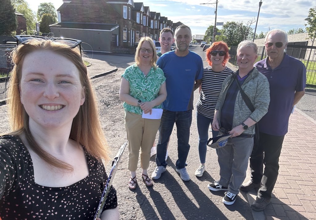 STrayn0r's tweet image. Great to end my busy day by joining fellow activists and our candidate, Kevin Crawford, on the campaign trail💛

On May 15th, #VoteSNP for a representative who will put the local community first 🗳️