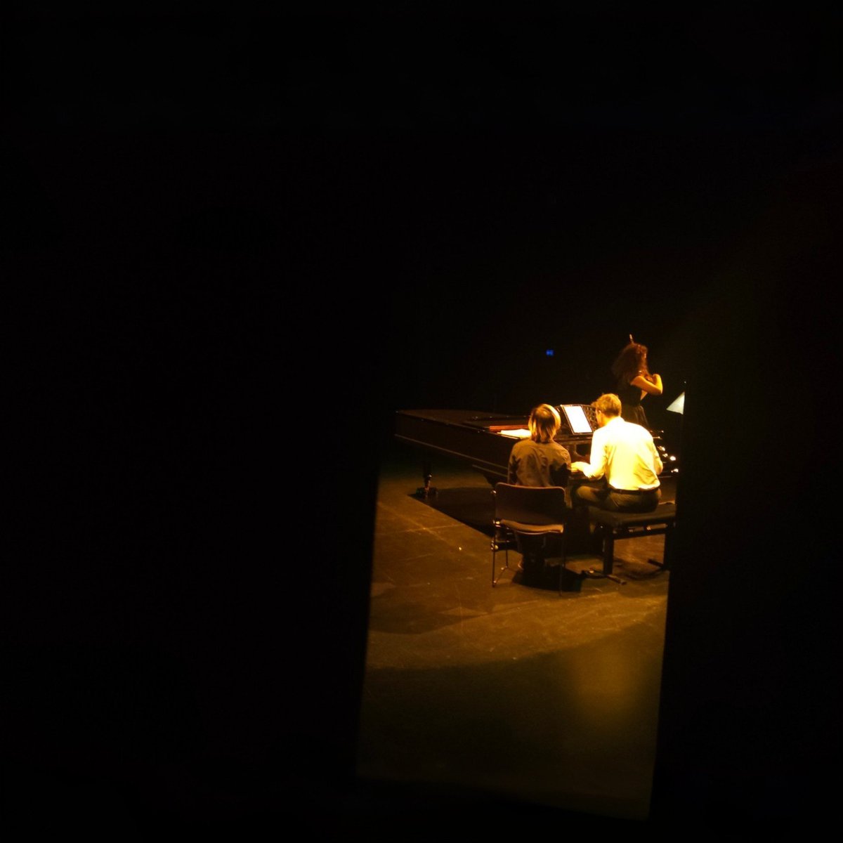 Il est 21h31 ce jeudi 8 mai 2025 et la seconde partie du #ConcertDuJeudi de #Gliede581D, le quintet #PianoEtQuatuorÀCordes de la colline de Bligny vient de commencer sur la scène musicale de la mythique salle de spectacle du #CentreHospitalierDeBligny - <a href="/CHBligny/">CH Bligny</a>.

Après #Brahms