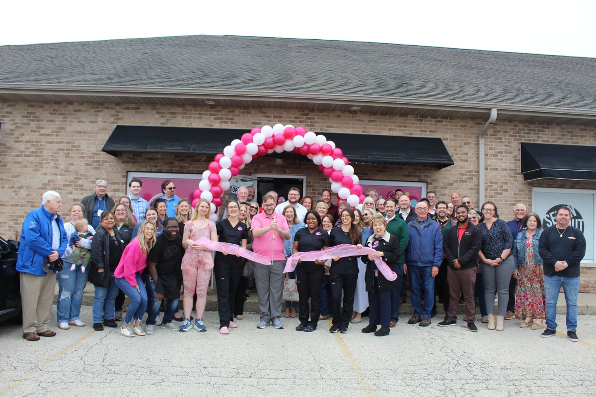 Welcome to the DeKalb Chamber and congratulations on your opening, Smallcakes! Smallcakes specializes in freshly baked gourmet cupcakes, as well as seasonal and featured flavors.
🌐 smallcakessycamore.com  
📞 331-268-2253  
📍 2180 Oakland Dr., Ste. B, Sycamore