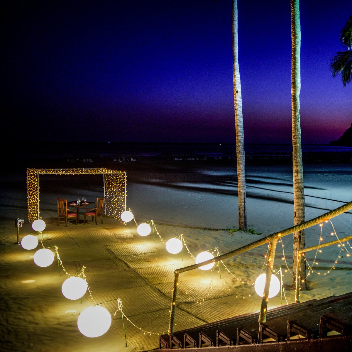 Celebra el amor escapando del Mundo en compañía de a quien más amas.

Regala el paraíso, Pierre Mundo Imperial te espera.