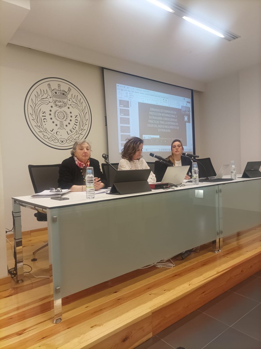 Con más de mil inscripciones hemos celebrado en <a href="/ica_leon/">ICA de Leon</a> la primera jornada sobre Extranjería y Protección  Internacional y el nuevo Reglamento de Extranjería. 
<a href="/Abogacia_CyL/">CACYL</a> <a href="/Abogacia_es/">Abogacía Española</a> <a href="/icaburgos/">I.C.A.BURGOS</a> <a href="/ICA_Zamora/">ICA ZAMORA</a> <a href="/icasalamanca/">ICA Salamanca</a> <a href="/icavalladolid/">Abogacía Valladolid</a> <a href="/icaavila/">ICA Ávila</a> <a href="/ICAPalencia/">AbogadosDePalencia</a> <a href="/carmenicasoria/">Carmen Fernández Zabalza</a>