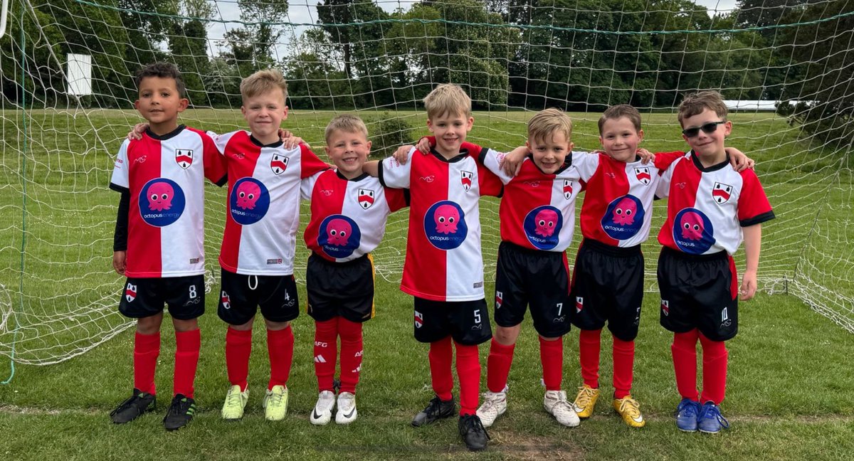 Old Wulfrunians JFC (@oldwulfsjfc) on Twitter photo Our Under 6’s played their first development friendly tonight
Lots of smiling faces and some great football on show 
🔴⚪️🐺
#UptheWulfs Our Under 6’s played their first development friendly tonight
Lots of smiling faces and some great football on show 
🔴⚪️🐺
#UptheWulfs