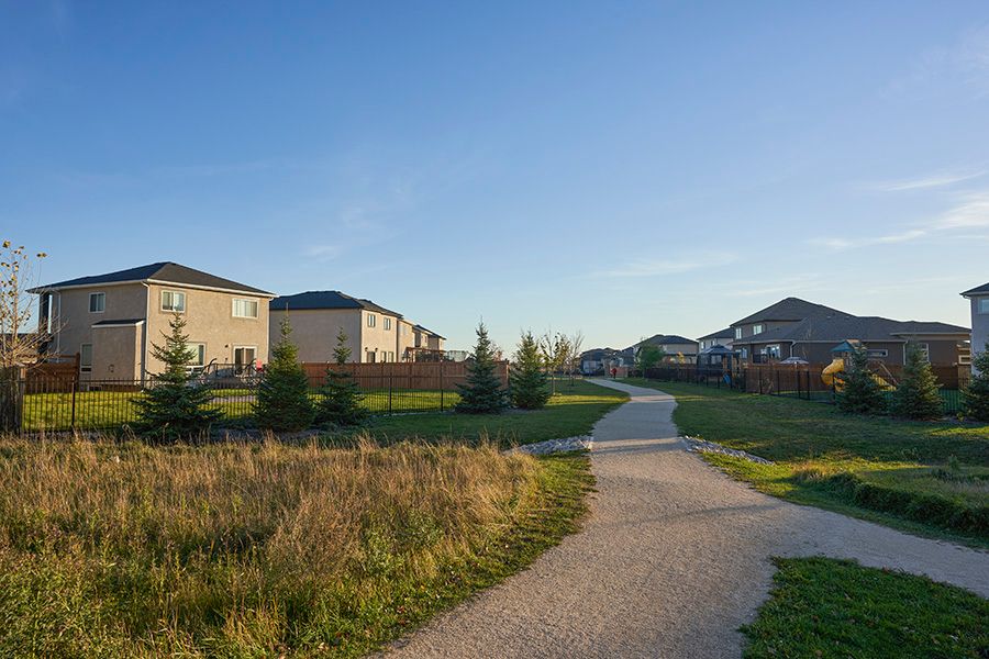 Thinking about refreshing your #backyard? If your home backs onto a naturalized area, a #permit will likely be required before you make any changes. Help protect these valuable green spaces—read our blog to learn more. buff.ly/pQoh8Jb