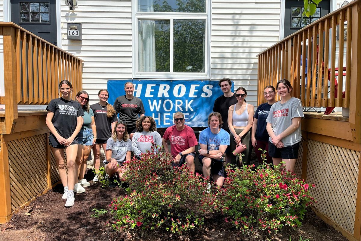 Monarchs Partnered with Volunteers of America to Support the Community🌟 Students from JC Blewitt's Marketing Management of Multinational Corporations course at King's came together to improve a local apartment complex. 

Read more about the project at buff.ly/xgpfig4