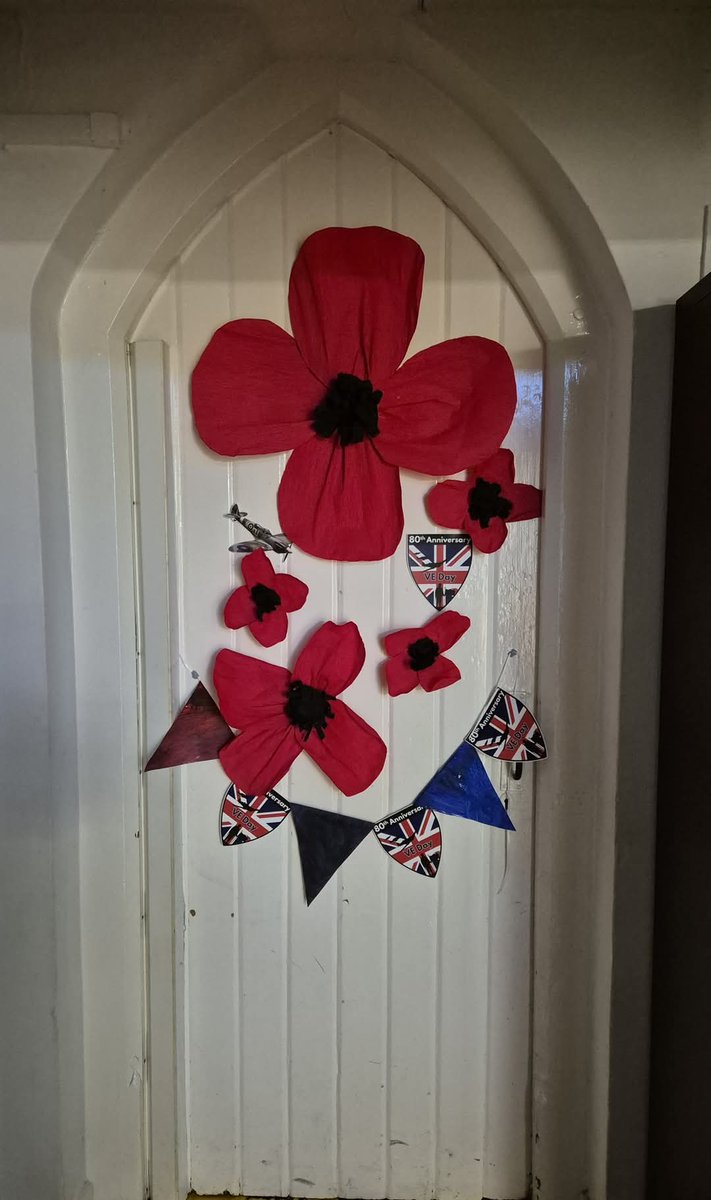 On #VEDay we all - aged 5 to 60ish - observed 2 minutes of silence in our peaceful playground. We played happily together in the sunshine, under fluttering flags. We will remember them.

#kidmoreendprimaryschool #veday80thanniversary #oxfordshireschools #odstschools