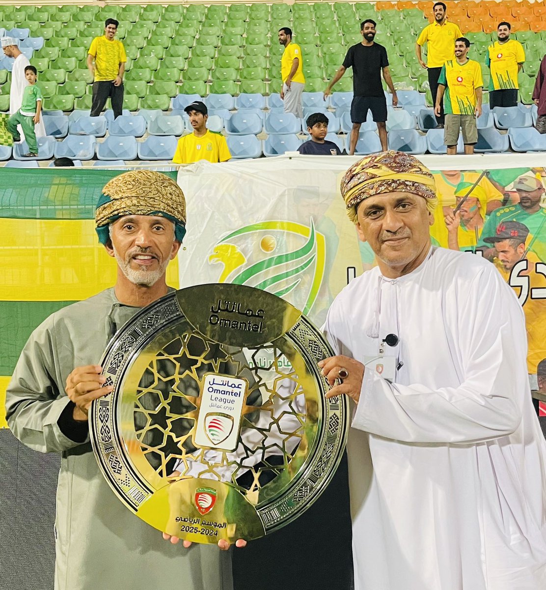 نحتفل بفرح بدرع دوري عمانتل موسم ٢٠٢٤/ ٢٠٢٥ مع الاحبة  وهذا اللقب الرابع في خزائن نادي السيب.. يحق لنا ان نفرح بانجازات شباب نادي الولاية في كل الرياضات فقد اصبح يشار له بالبنان ويحسب له الف الف حساب #نادي_السيب