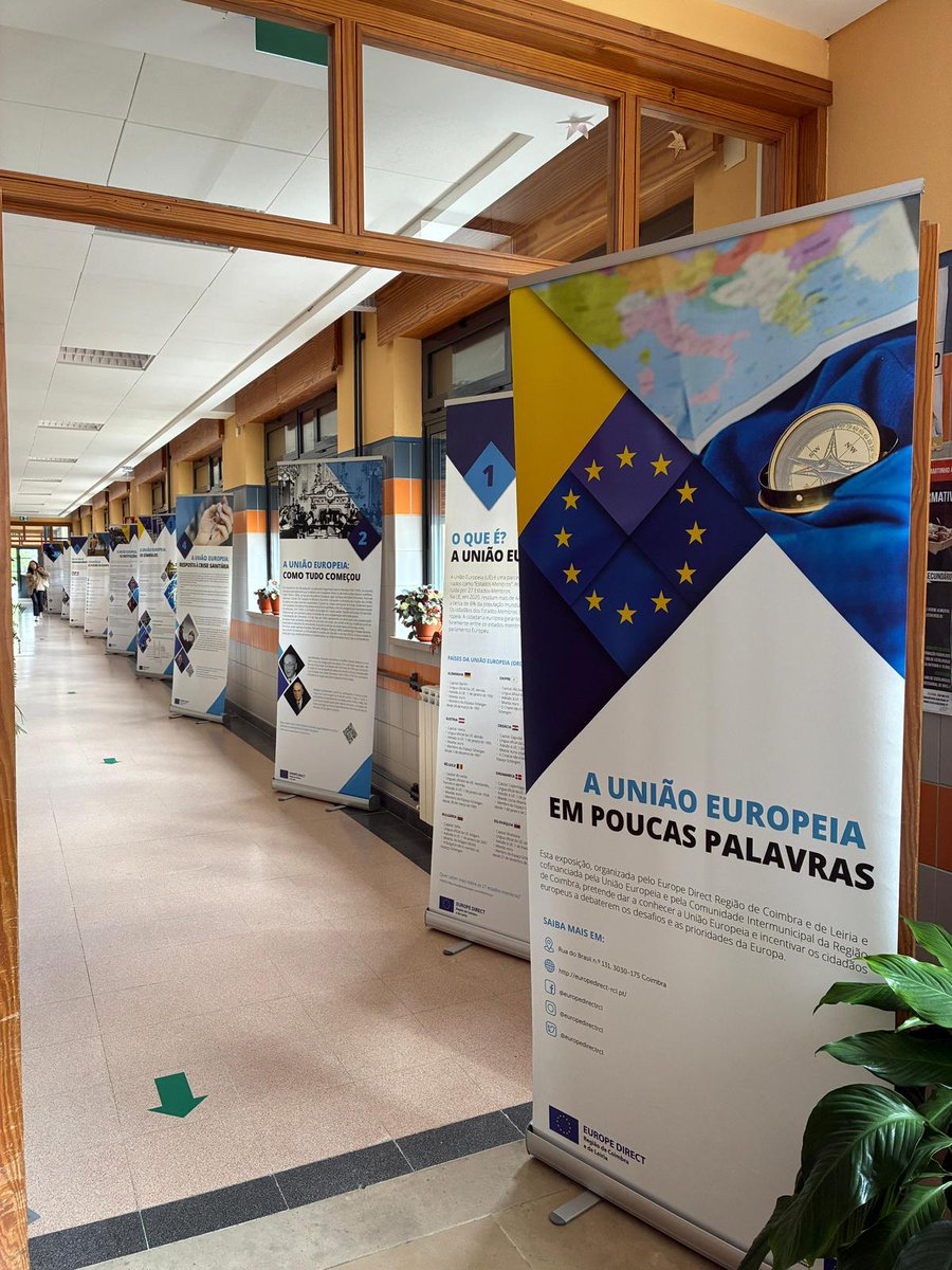 AEMAS_EPAS__'s tweet photo. A UE em poucas palavras
O Agrupamento de Escolas Martinho Árias – Soure acolhe, entre os dias 5 e 9 de maio, a "UE em poucas palavras " exposição, composta por 11 roll-ups cedida pelo Europe Direct Região de Coimbra e Leiria! https://t.co/Is7FtdpvpD