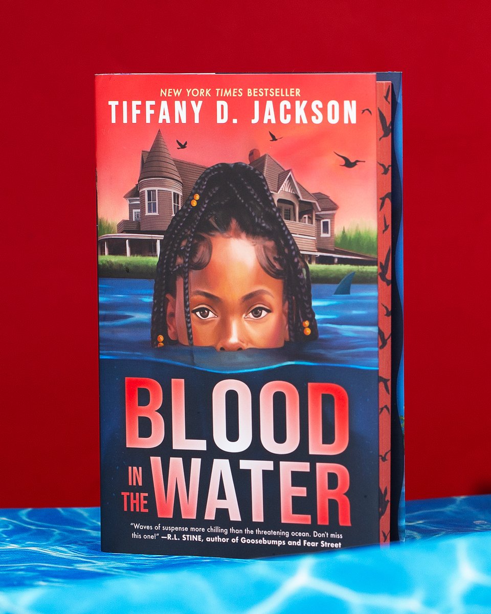 Summer at Martha's Vineyard sounds amazing, but what happens when your beach vacation is sunk by a suspicious death? If your kid devours thrillers, Blood in the Water by @writeinbk will keep them hooked. 🦈