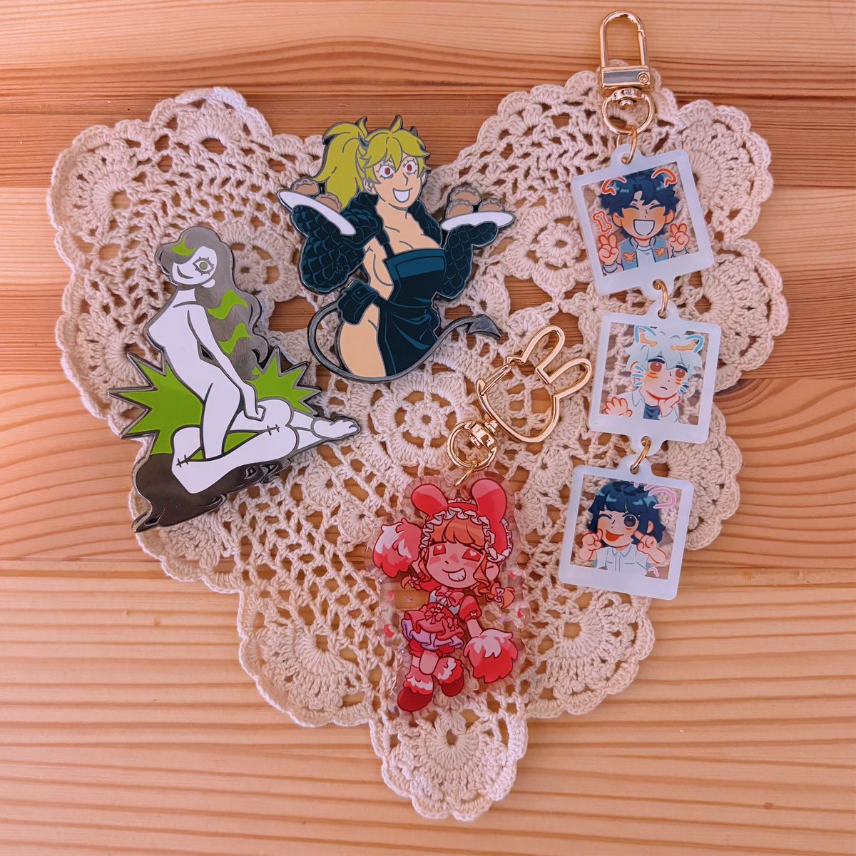 WEEE <a href="/fishfud_art/">kyra 🐛</a> GOODIES ARRIVED 🫶🫶
