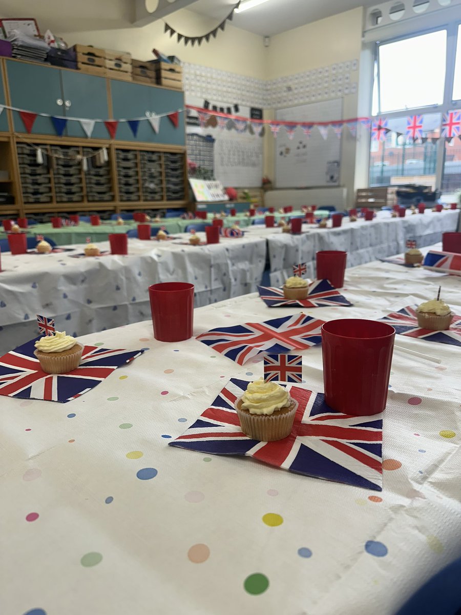 MissC_P's tweet image. Our very own Victory Party to finish our VE Day Celebrations!🇬🇧🧁🎉 
@fieldhouseinfs #VEDay80