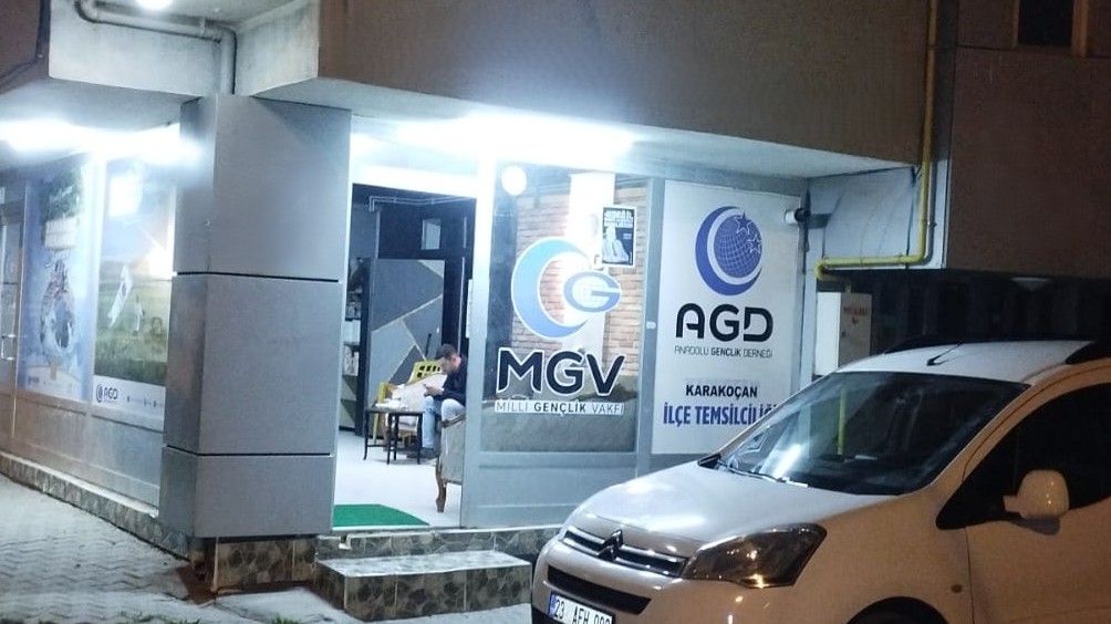 agdkarakocan's tweet photo. 📚Cehaletin karanlığını ilimle,
✏️Zulmün karanlığını adaletle,
🕋Küfrün karanlığını hakikatle,
aydınlatmak için çalışmaya devam ediyoruz.
#Islamicview #milligençlik https://t.co/9yCeMZDNGy