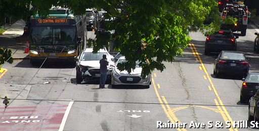 NBレーンをブロックするSウォーカーSTでのRainier Ave
