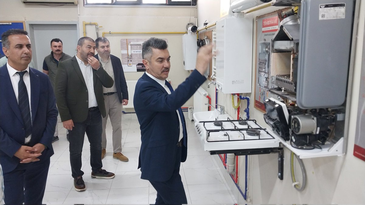 İlçe Milli Eğitim Müdürümüz Metin Sezer,Şube Müdürlerimiz M.Faysal Kayan,Mustafa Sakarya ve Hasan Ali Tüzen,

Cavit Çağlar MTAL TÜBİTAK Bilim Fuarında öğrencilerle bir araya geldiler.

<a href="/tcmeb/">Millî Eğitim Bakanlığı</a> <a href="/Ali_Partal/">Ali Partal</a> <a href="/MetinSEZER_16/">Metin SEZER</a> <a href="/MFaysalKAYAN/">Mehmet Faysal KAYAN</a> <a href="/msakarya6716/">Mustafa🇹🇷SAKARYA</a> <a href="/hasanalituzen/">hasanali</a>