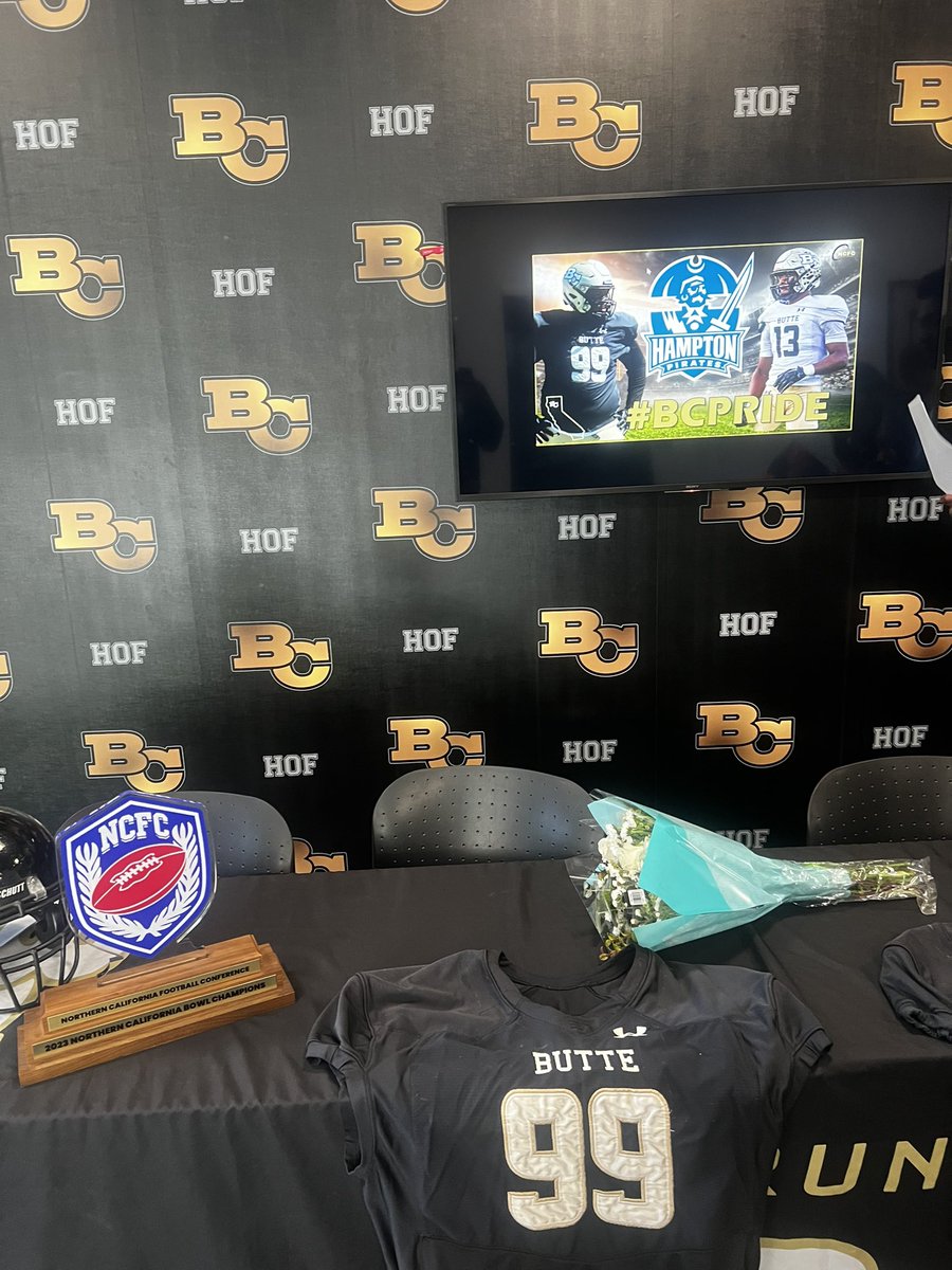 Donnell Johnson III (@djohnsoniii99) on Twitter photo Pen to paper 📝 blessed to sign to Hampton University 🔥#GoPirates
<a href="/JUCOFFrenzy/">JUCO Football Frenzy</a> <a href="/Coach_Snelling/">Coach Snelling</a> <a href="/CoachPhipps8/">Matt Phipps</a> <a href="/CoachRBethea/">𝙍𝙖𝙚𝙠𝙬𝙤𝙣 𝘽𝙚𝙩𝙝𝙚𝙖</a> <a href="/CoachFunk55/">WFunk</a> Pen to paper 📝 blessed to sign to Hampton University 🔥#GoPirates
<a href="/JUCOFFrenzy/">JUCO Football Frenzy</a> <a href="/Coach_Snelling/">Coach Snelling</a> <a href="/CoachPhipps8/">Matt Phipps</a> <a href="/CoachRBethea/">𝙍𝙖𝙚𝙠𝙬𝙤𝙣 𝘽𝙚𝙩𝙝𝙚𝙖</a> <a href="/CoachFunk55/">WFunk</a>