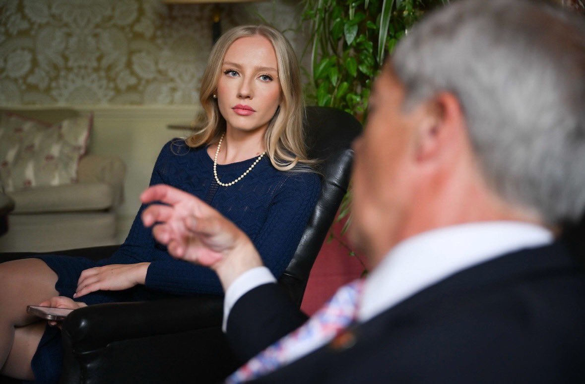 lottiobrien's tweet image. A truly amazing VE Day spent with 100-year-old WW2 Veterans, @Nigel_Farage and a roomful of people celebrating those who fought for Britain 80 years ago 🇬🇧
express.co.uk/news/politics/…