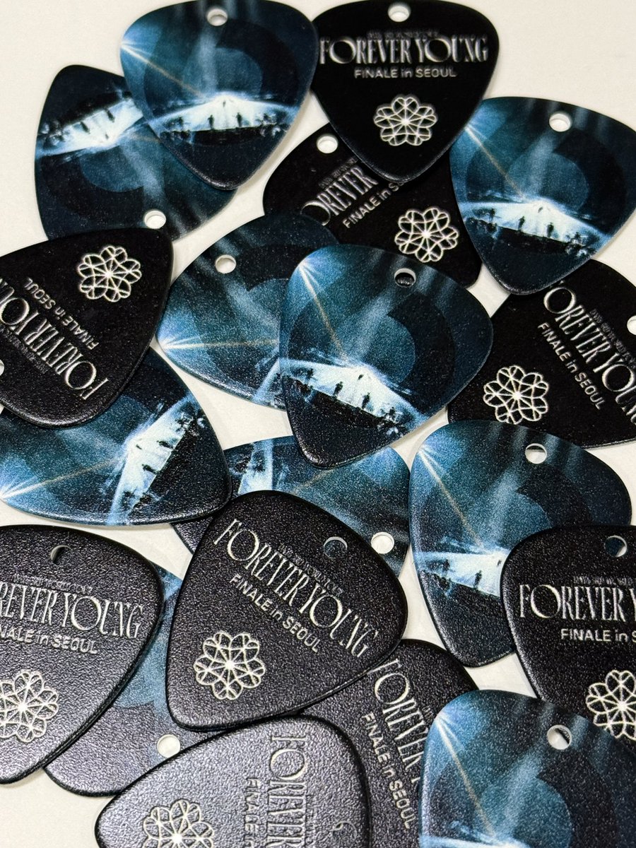 DAY6 FOREVER YOUNG FINALE in SEOUL 데이식스 앙콘 나눔

✨앙콘 기념 기타 피크 키링✨

⭐️날짜 : 첫첫콘(5/9), 첫중콘(5/10), 막막콘(5/18)
⭐️수량 : 각각 25개씩
⭐️시간/장소/착장 : 당일 타래로 공지 예정 

🌟rt 인증받아요!

앙콘 기념으로 만들어보았습니다아 다들 오셔서 받아가주세요🫶🌸