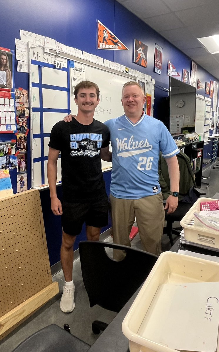 ENHS_Baseball's tweet photo. 🚨Teacher Appreciation 🧵🚨

We are thankful for our dedicated teachers who model GLUE every day in the classroom. #ENGLUE

@hunsberger_sam Mrs. Valdez
@criesselman11 Mr. Davis
@MaverickC_14 Mr. Hinz
@JakeJanssen4 Mrs. Zelei https://t.co/8w5nCL4dYG