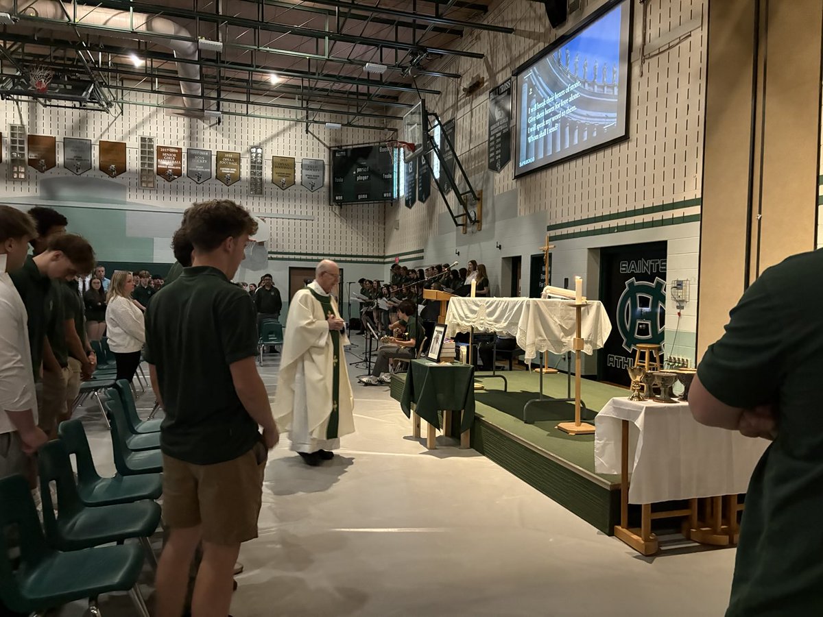 terrianndaniel's tweet image. Celebrated Catholic Education Week Mass today at HC. Bonus: The whole school also celebrated Kirk Warren’s Katharine Splinter Award! #WeTheWest