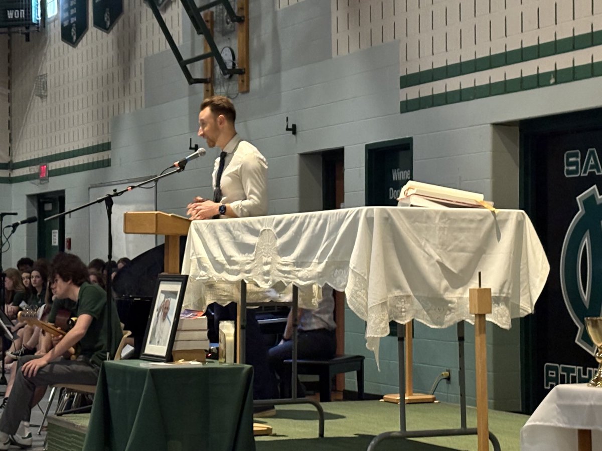 terrianndaniel's tweet image. Celebrated Catholic Education Week Mass today at HC. Bonus: The whole school also celebrated Kirk Warren’s Katharine Splinter Award! #WeTheWest