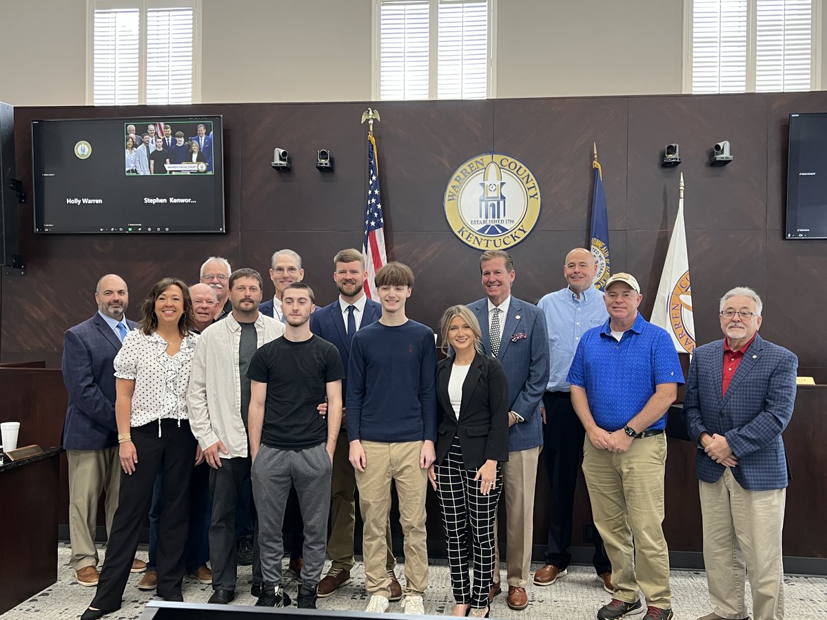 Caleb Hammer, a Warren Central High School student, demonstrated incredible courage at Phil Moore Park by saving a child from drowning. He was recognized for his actions at Warren Fiscal Court! #PreschooltoProfession #BigDistrictBigOpportunities <a href="/WC_Dragons/">Warren Central High School</a>