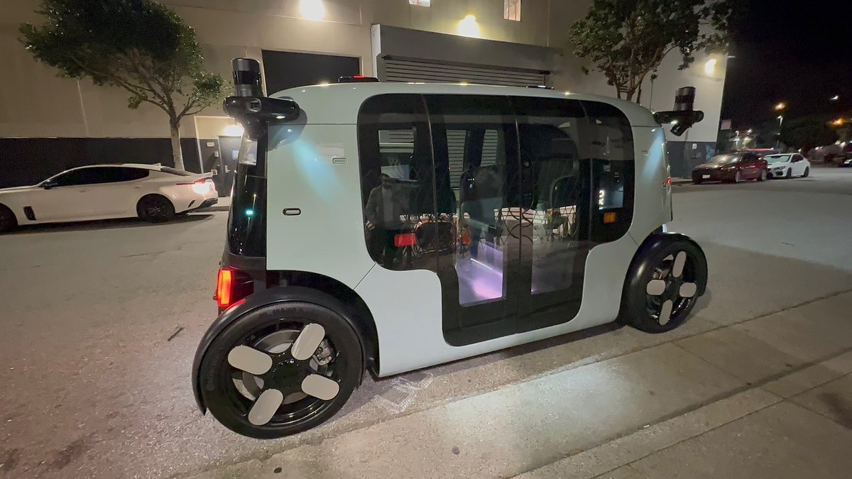 dennisclarksf's tweet photo. Smooth ride and great experience. Waymo, we have a contender! @zoox thanks for the test ride! https://t.co/1GRikzYpNx