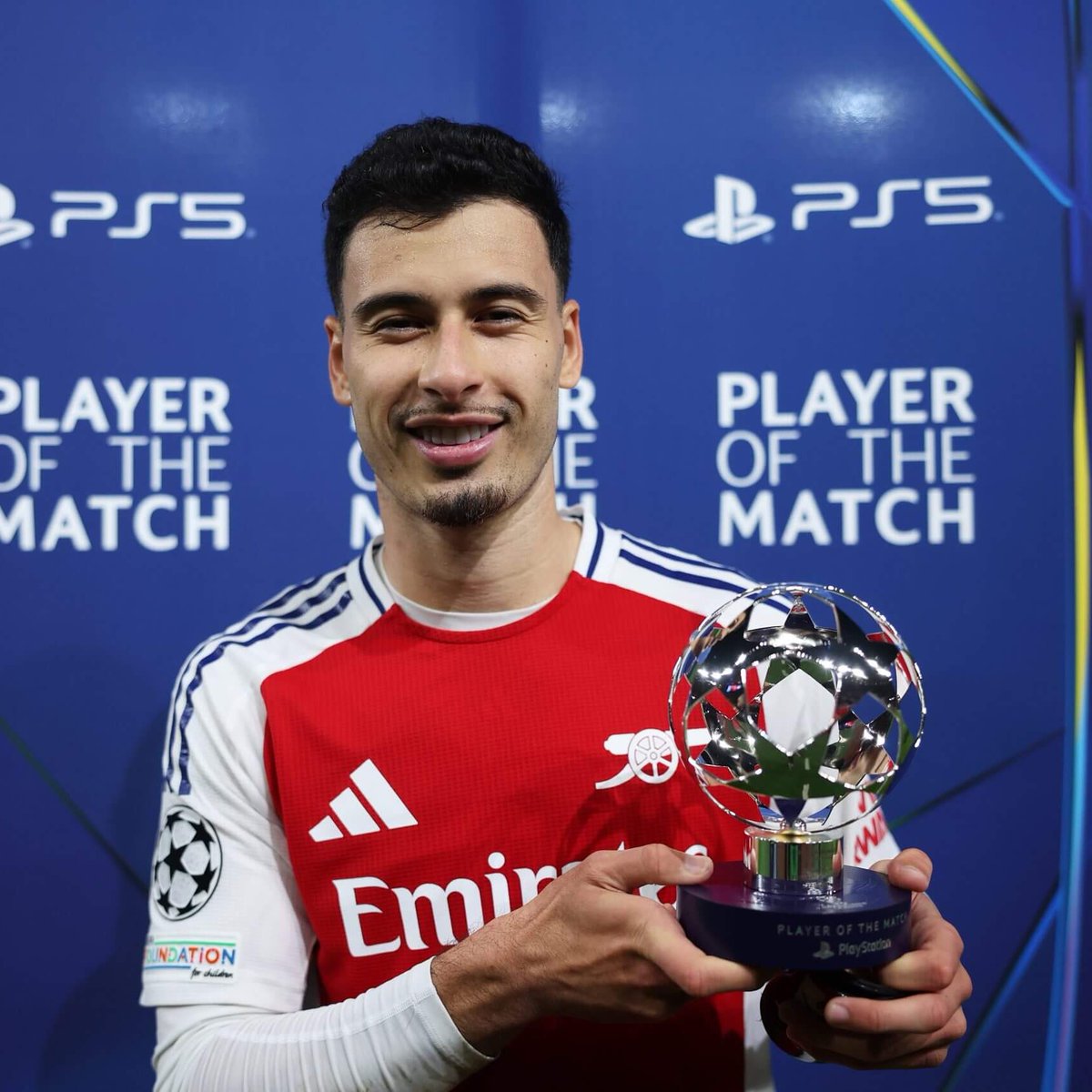 Transfer News Live (@deadlinedaylive) on Twitter photo 🚨 Arsenal are prepared to sell Gabriel Martinelli this summer as part of a major overhaul of Mikel Arteta's squad.
(Source: <a href="/MirrorFootball/">Mirror Football</a>) 🚨 Arsenal are prepared to sell Gabriel Martinelli this summer as part of a major overhaul of Mikel Arteta's squad.
(Source: <a href="/MirrorFootball/">Mirror Football</a>)