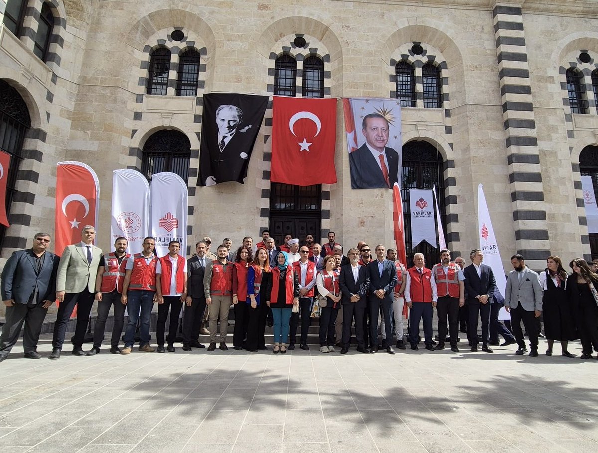 #VakıfHaftası Kutlama Programımız, Cumhurbaşkanımız Sayın Recep Tayyip Erdoğan'ın himayelerinde, Kültür ve Turizm Bakanımız Sayın Mehmet Nuri Ersoy'un katılımlarıyla Cumhurbaşkanlığı Külliyesi'nde gerçekleştirilerek 101 eser açılışı yapıldı.Sayın Cumhurbaşkanımız emeği geçen tüm