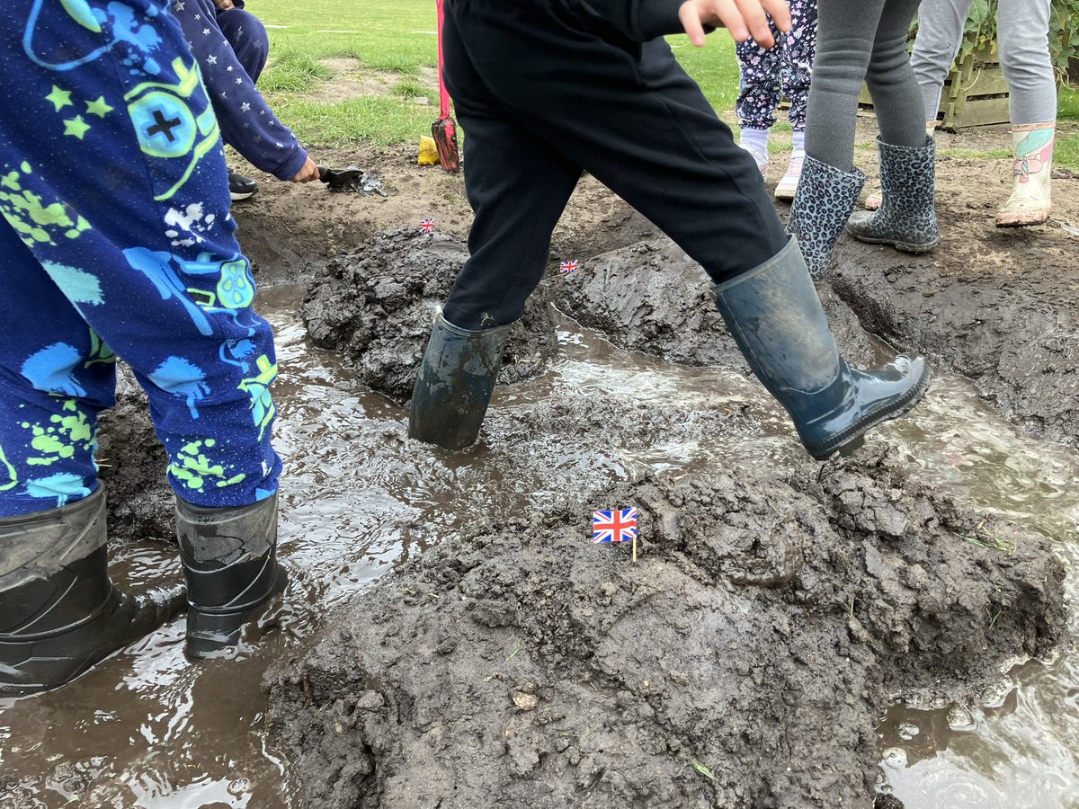 NorthDuffieldSc's tweet image. Our VE Day cupcake flags made it onto the islands of the children’s wonderful mud archipelago! @OPAL_CIC