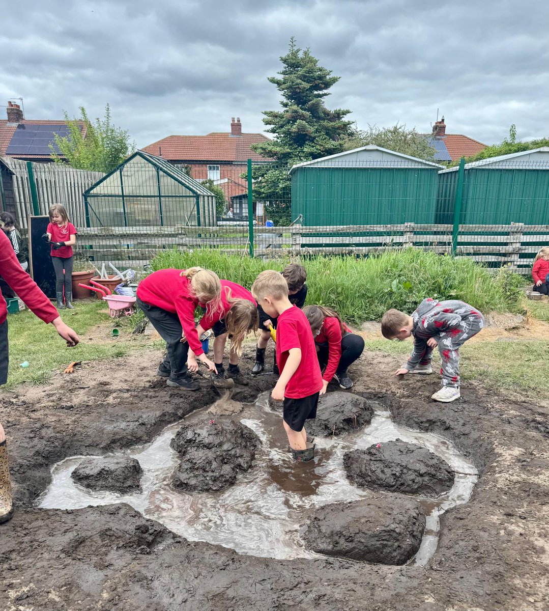 NorthDuffieldSc's tweet image. Our VE Day cupcake flags made it onto the islands of the children’s wonderful mud archipelago! @OPAL_CIC