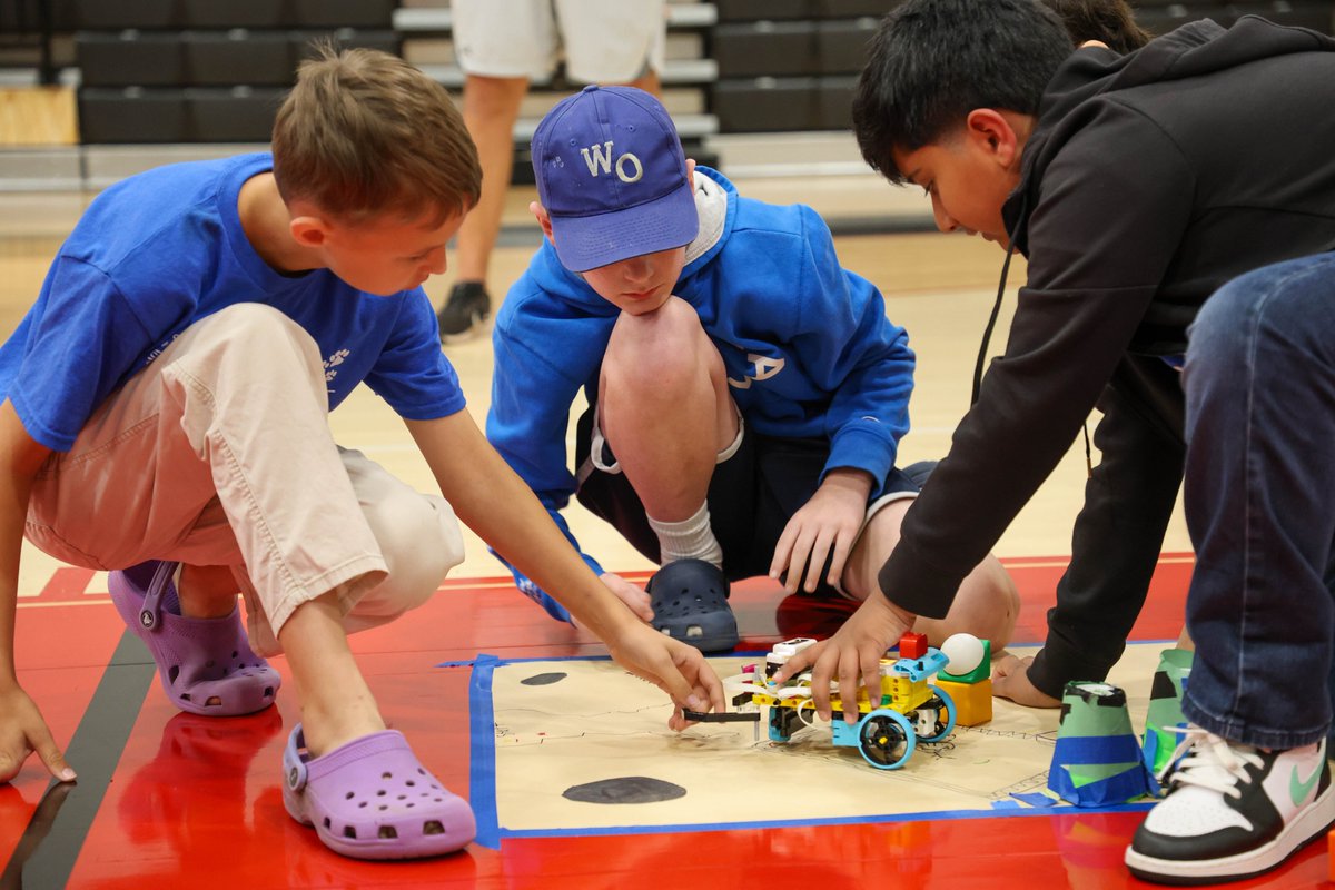 For the first time ever, NISD’s Elementary Robotics Competition came to life in person at Pike Middle School! 🤖✨
📖 Read more: bit.ly/44uPVTF
📸 Photos: bit.ly/44uQ0Xt