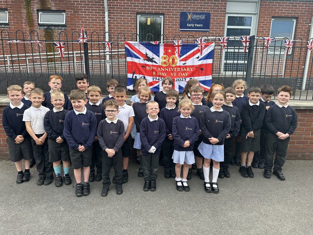 GrangeMrsB's tweet photo. We had so much fun celebrating VE Day this afternoon! Xx @GrangeMissA @GrangeMrsC https://t.co/WeoJR9ZcZB