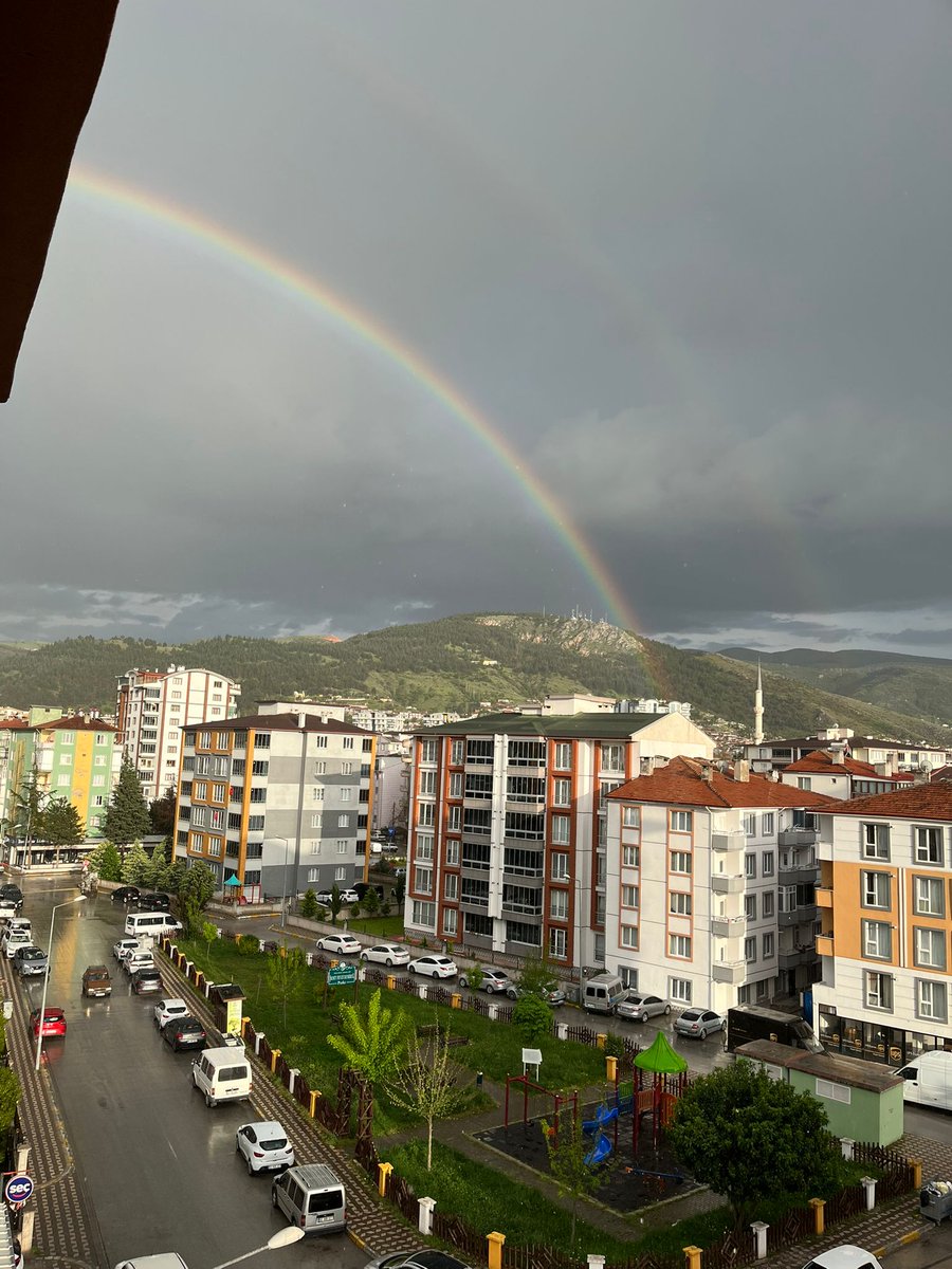 Sınava son 44 gün kala şehrin ortasına çift gökkuşağı çıktı
Favlayanlar istediği üniyi kazanıyor