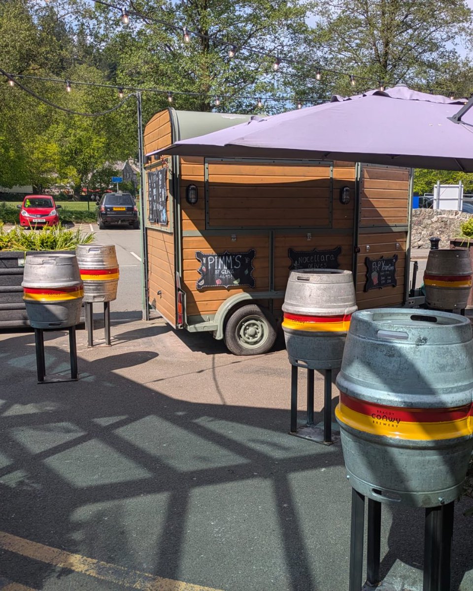 🍕 PUB OF THE WEEK (but not a pub!) 🍕
This week we're spotlighting a hidden gem: a family-run, eco-friendly pizzeria in Snowdonia! Wood-fired pizzas, Mediterranean boards, and Conwy Brewery beer — all served with warm Welsh hospitality. 💚🌍