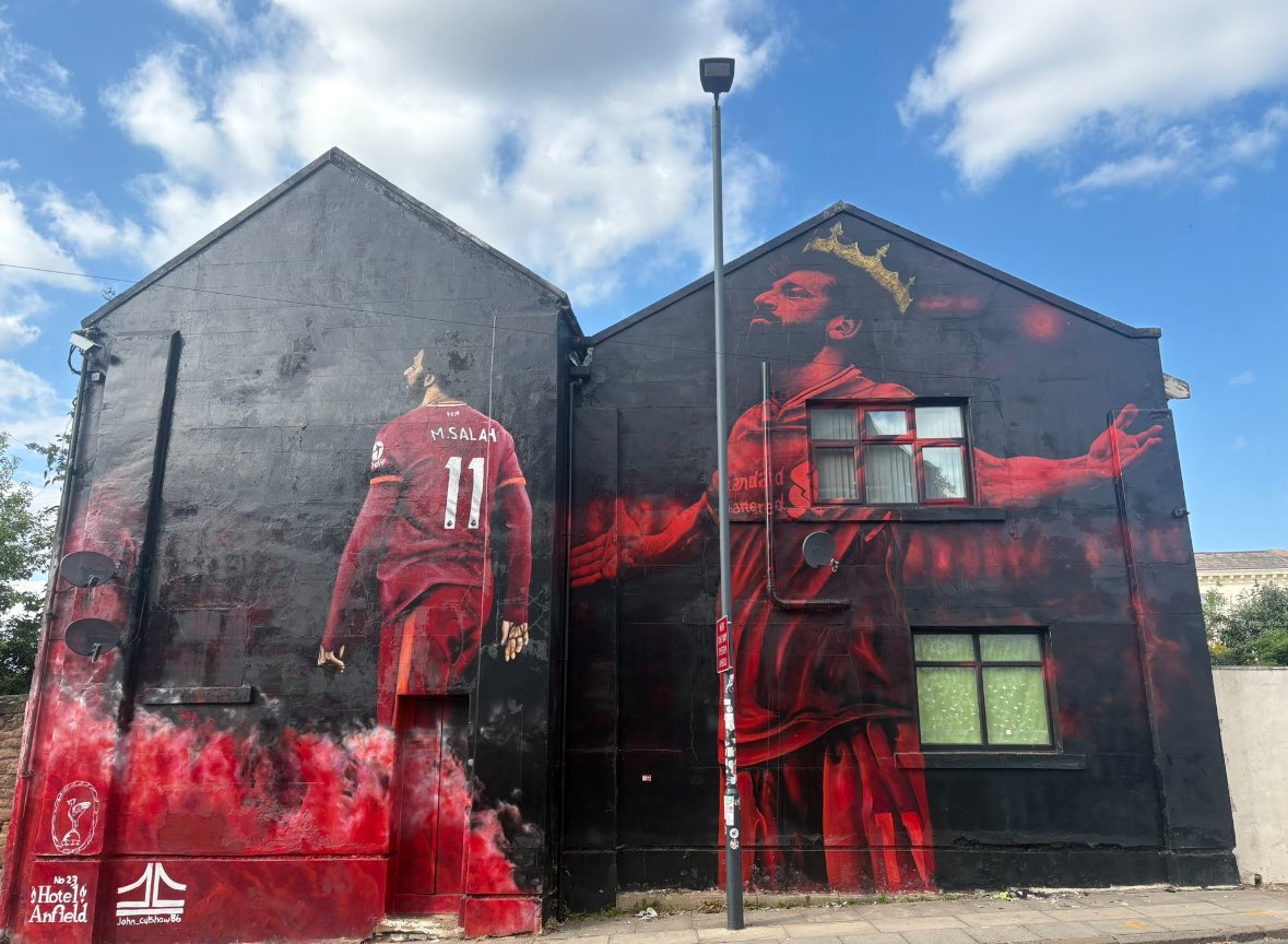 To celebrate his new contract, the Mo Salah mural on Anfield Road has had a makeover ahead of Sunday’s game thanks to <a href="/JohnCulshaw8/">John Culshaw</a> &amp; <a href="/hotelanfield/">Hotel Anfield | 23 Anfield Rd</a>
Now with added 👑 

#LFC #Salah