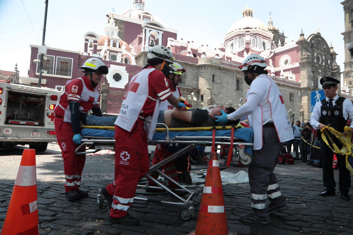 🌍🚑 Hoy conmemoramos el Día Internacional de la #CruzRoja. 

🚑En #Puebla, el compromiso, entrega y solidaridad de <a href="/CruzRojaPuebla/">Cruz Roja Ciudad de Puebla</a> han sido fundamentales para proteger la vida e integridad de quienes más lo necesitan, especialmente en momentos de emergencia.

Gracias a cada