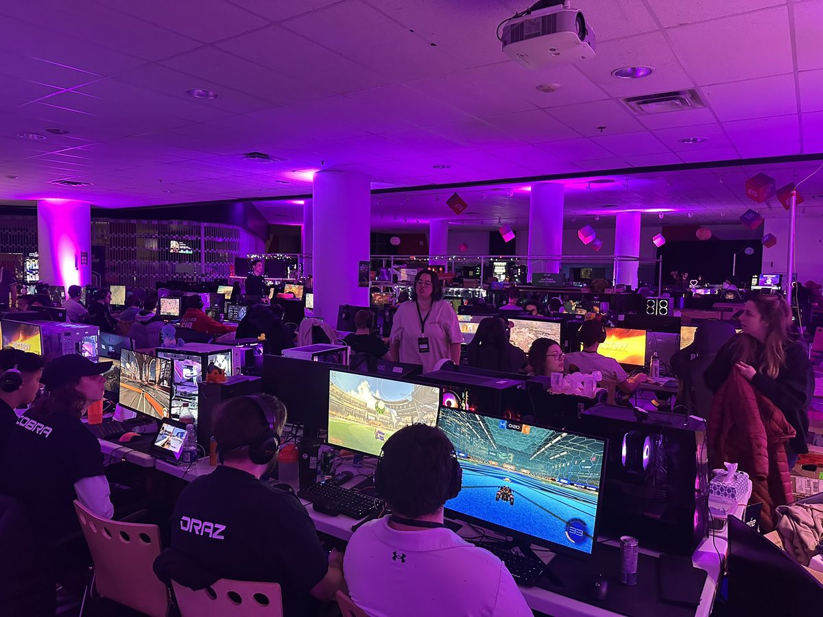 On n’a peut-être pas Mike chez Rona dans l’alignement, mais souhaitons la bienvenue à <a href="/RL_Vegas/">Vegas</a> pour le LAN de Saint-Jérôme ! 🎮👾 

Voici le roster pour le Lan : 
🚗<a href="/LinearRL/">Linear</a> 🇨🇦
🚗<a href="/nibra_Rl/">Nibra</a> 🇨🇦
🚗<a href="/RL_Vegas/">Vegas</a> 🇨🇦

#VTLWIN
#WeAreVirtual