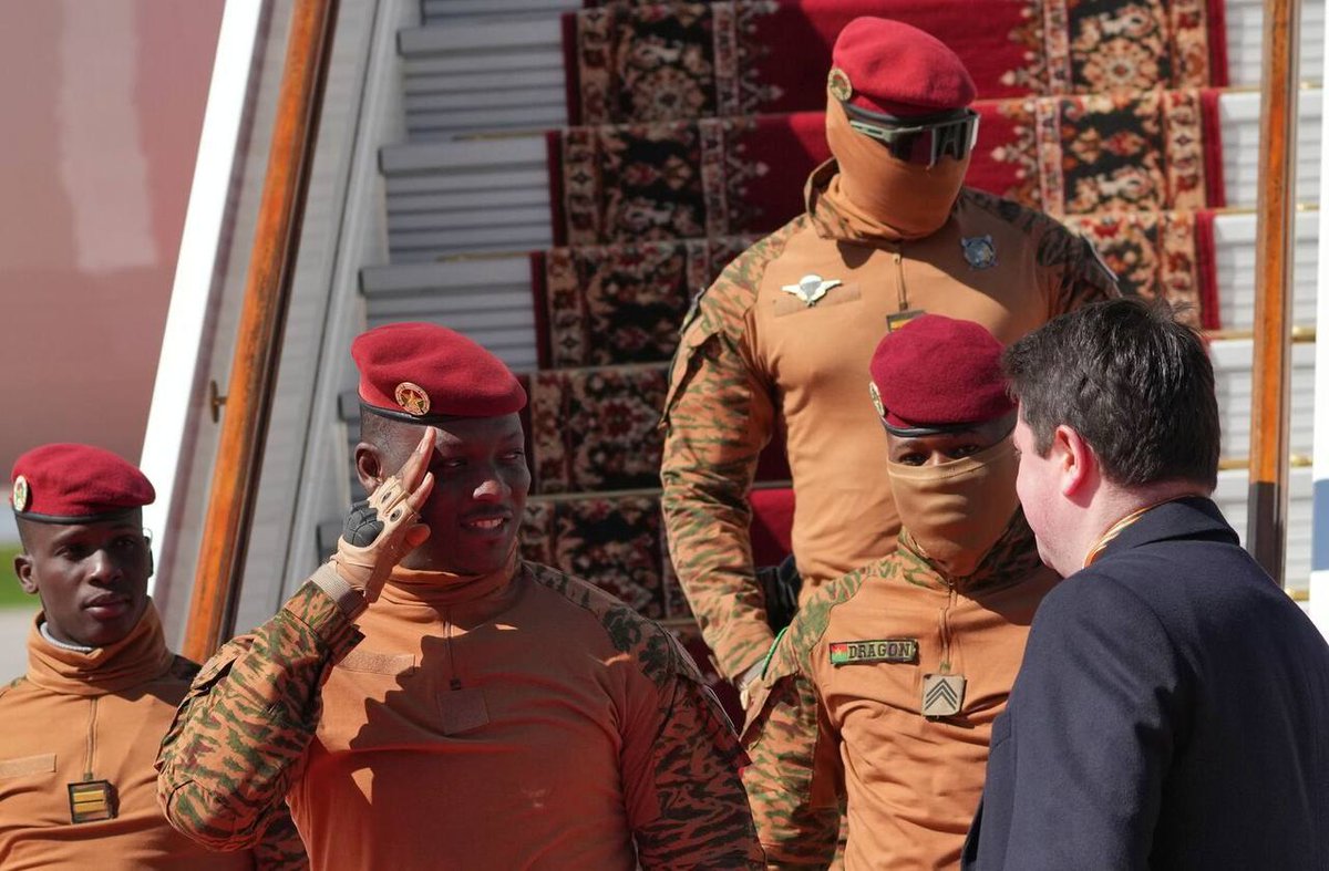 Ibrahim Traoré's visit to Moscow... Russian protection at the highest level!

Ibrahim Traore arrived in Moscow at the invitation of President Vladimir Putin to attend Victory Day celebrations.

Russia sent a private plane to transport him from Burkina Faso, accompanied by fighter