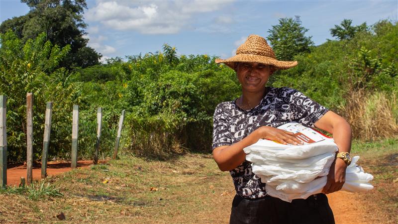 UNDP HIV and Health (@undphivhealth) on Twitter photo "Mosquito nets are one of the best methods for preventing malaria" - Dr. Elisa Páez
Páez helped protect 24,000 households in Venezuela in 2024, joining community efforts to #endMalaria with <a href="/UNDP/">UN Development</a>, <a href="/GlobalFund/">The Global Fund</a> & national partners.
go.undp.org/USo
<a href="/PNUDVenezuela/">PNUD Venezuela</a> <a href="/PNUDLAC/">PNUD América Latina y el Caribe</a> "Mosquito nets are one of the best methods for preventing malaria" - Dr. Elisa Páez
Páez helped protect 24,000 households in Venezuela in 2024, joining community efforts to #endMalaria with <a href="/UNDP/">UN Development</a>, <a href="/GlobalFund/">The Global Fund</a> & national partners.
go.undp.org/USo
<a href="/PNUDVenezuela/">PNUD Venezuela</a> <a href="/PNUDLAC/">PNUD América Latina y el Caribe</a>