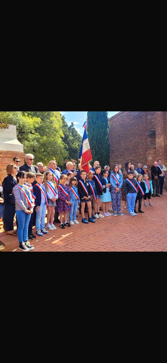 Commémorer le 8 Mai c'est célébrer la victoire ! Se souvenir de celles et ceux qui ont sacrifié leur vie pour défendre nos valeurs ,notre liberté .Il est de notre devoir de préserver la mémoire . De transmettre à nos enfants et petits-enfants.