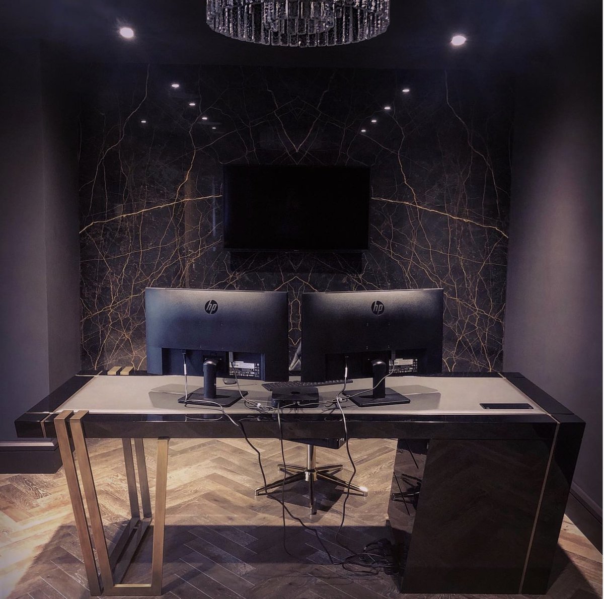 Late nights 👨🏻‍💻📈