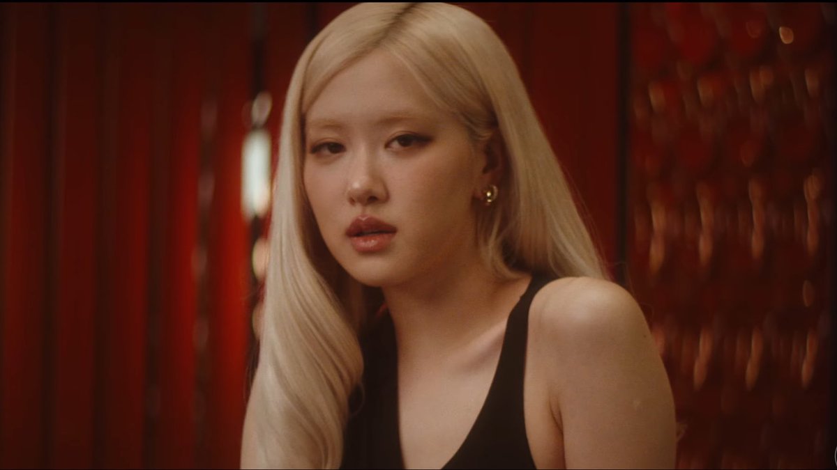 roseannepics's tweet image. ROSÉ IS THE PRETTIEST OMG