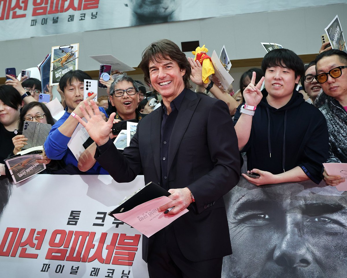 Tom Cruise tweet media