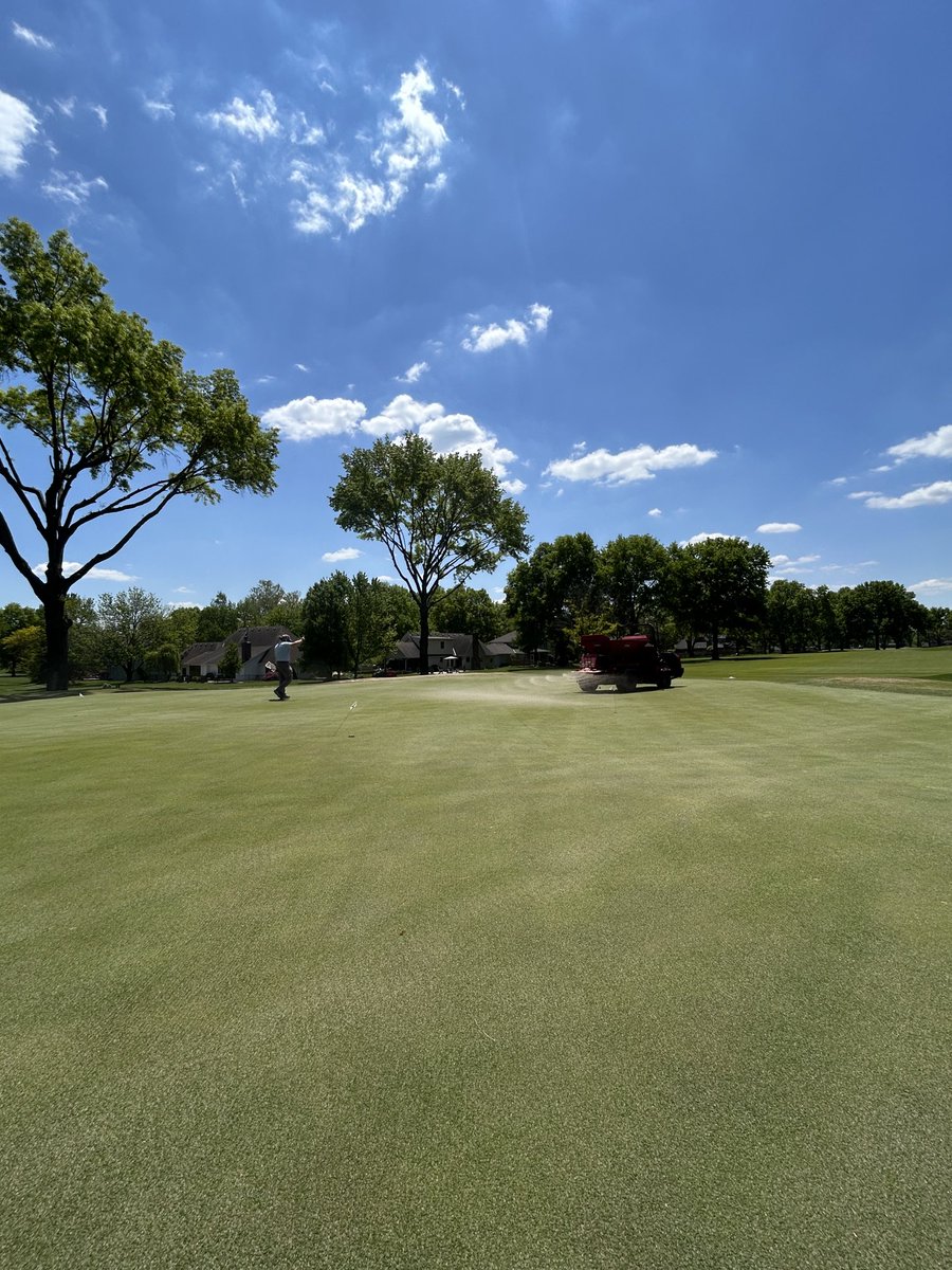 CRgreenside's tweet image. Busy week ⁦@CCofLeawood⁩. 

Routine Verticut and topdress on greens to keep them smooth and firm

⁦@ProTurfProd⁩ finished installing 35 new LYNX Smart Satellites. Thanks ⁦@golfnewt28⁩

#EliteMindset #SuperView 
#SmartWater #Toro #PrecisionManagement #CCL
