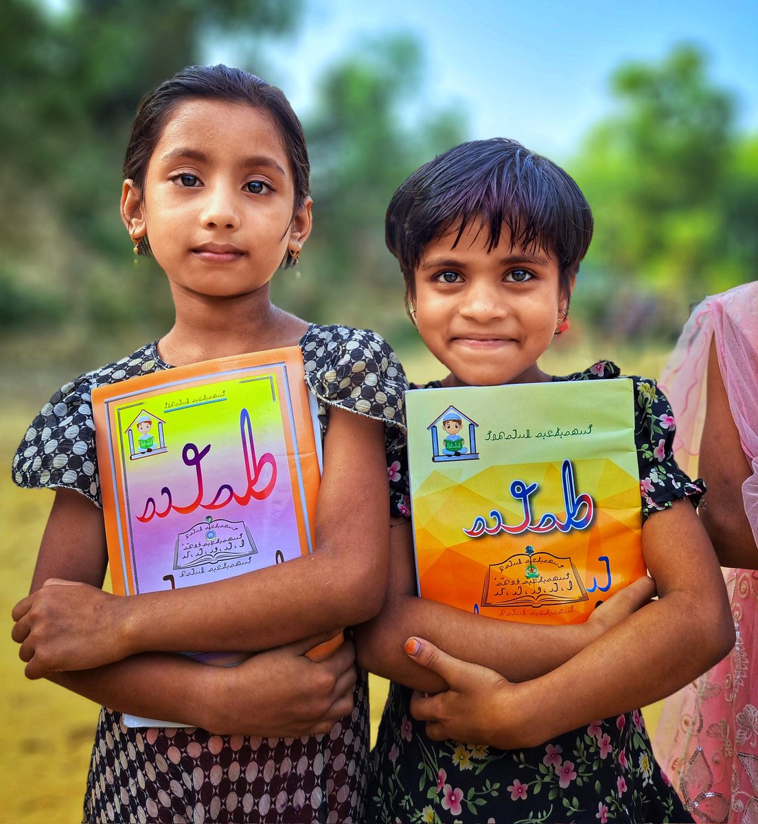 Anuwar_Sadek47's tweet photo. The new generation of the Rohingya community is learning to read and write in their mother tongue again, a language their ancestors lost long ago because of years of oppression by the Burmese government in Myanmar.
#Mothertongue #rohingyalanguage #Bangladesh #resillence #refugee https://t.co/kH30HJtXkR