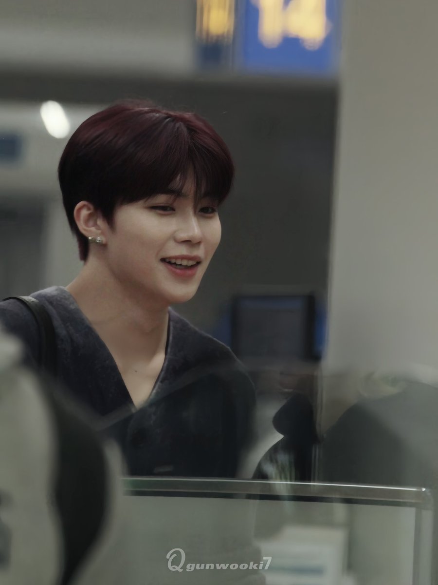 250508

#박건욱 #PARKGUNWOOK #朴乾旭 #パクゴヌク 
#ZEROBASEONE #ZB1 #제베원