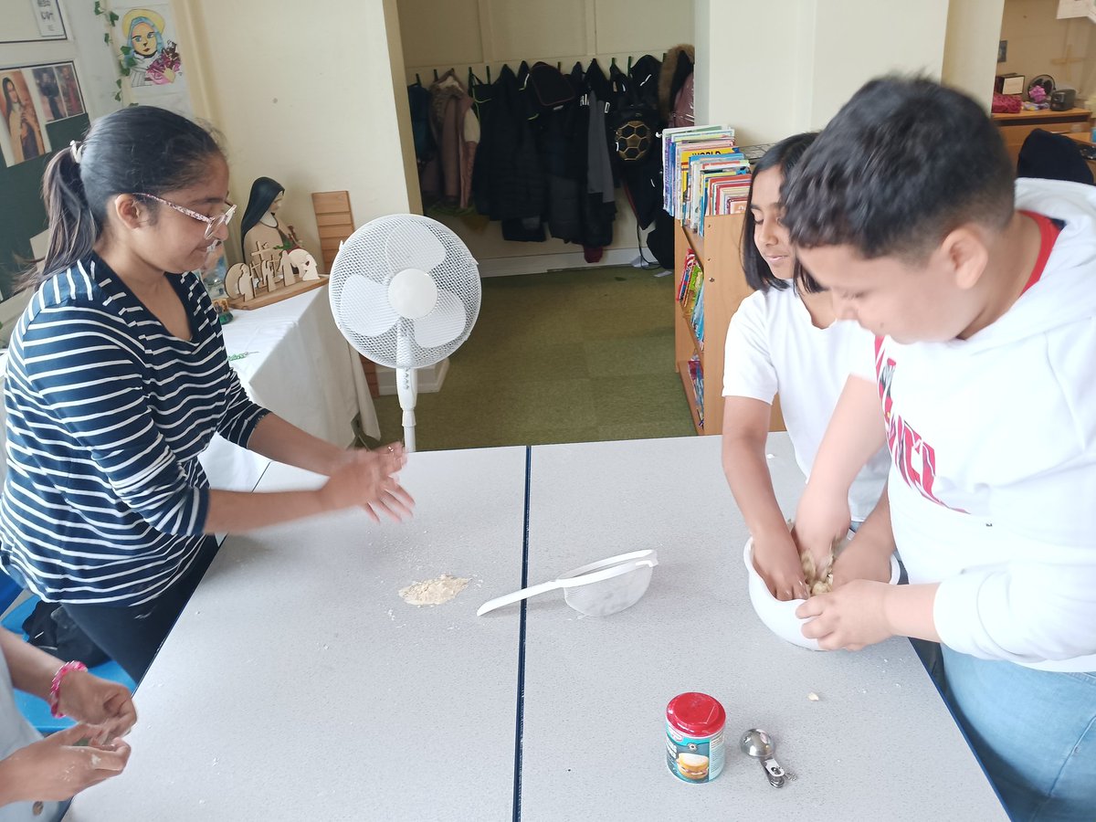olvschool's tweet photo. Year 6 continued with their VE Day celebrations this afternoon by baking digestive biscuits using a World War II recipe! π¬π§πͺ @bcw_cat #BestDaysOfTheirLives #olvYear6 #olvHistory #olvDT #VEDay80 https://t.co/Sly6Mx5FFF