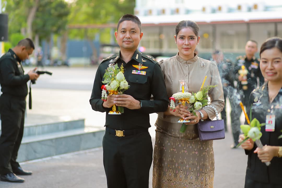 201_engineer's tweet image. พ.ท.กฤษฎา ตะเภาพงษ์ ผบ.ช.2 พัน.201 พร้อมด้วย คุณ สุทธิรัตน์ ตะเภาพงษ์ ประธาน สม.ทบ. สาขา ช.2 พัน.201 นำกำลังพลของหน่วย ร่วมเวียนเทียนเนื่องในวันวิสาขบูชา ประจำปี 2568 โดยมี พล.ท.บุญสิน พาดกลาง มทภ.2 เป็นประธานประกอบพิธีเวียนเทียนเนื่องในวันวิสาขบูชา

#กองทัพภาคที่2
#วิสาขบูชา2568