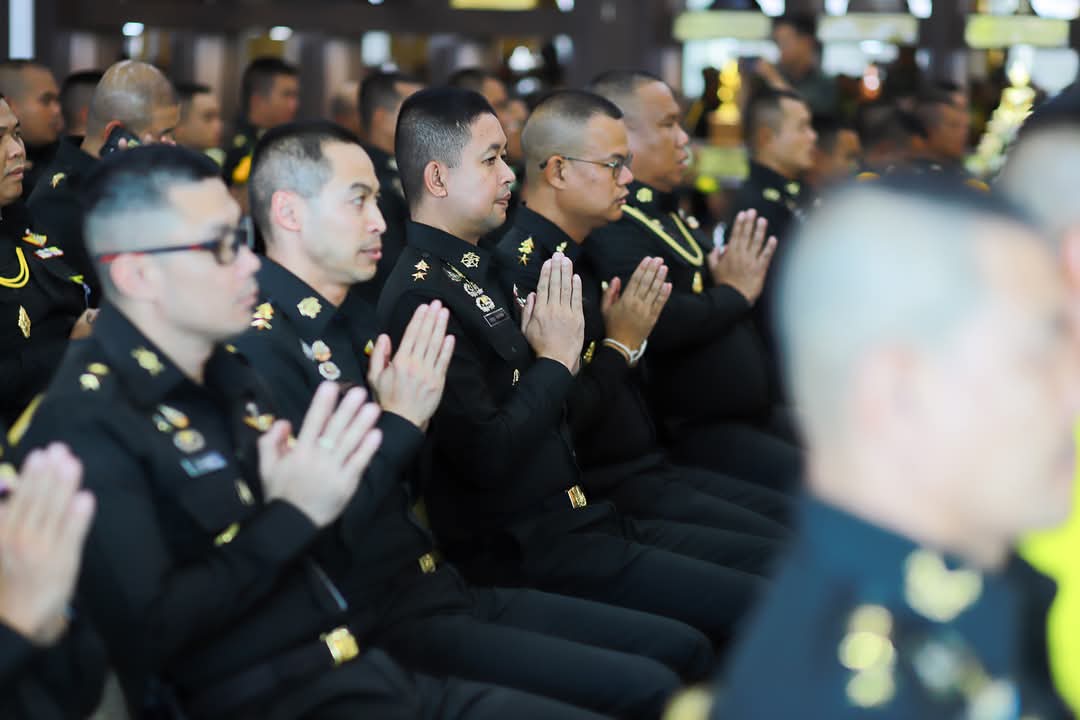 201_engineer's tweet image. พ.ท.กฤษฎา ตะเภาพงษ์ ผบ.ช.2 พัน.201 พร้อมด้วย คุณ สุทธิรัตน์ ตะเภาพงษ์ ประธาน สม.ทบ. สาขา ช.2 พัน.201 นำกำลังพลของหน่วย ร่วมเวียนเทียนเนื่องในวันวิสาขบูชา ประจำปี 2568 โดยมี พล.ท.บุญสิน พาดกลาง มทภ.2 เป็นประธานประกอบพิธีเวียนเทียนเนื่องในวันวิสาขบูชา

#กองทัพภาคที่2
#วิสาขบูชา2568